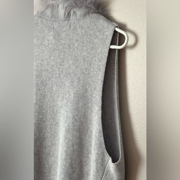 Women’s DOLCE CABO Knitted Long Vest With Faux Fur Collar NWT - Picture 6 of 15
